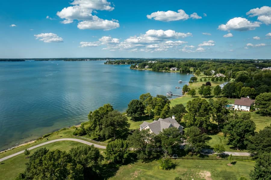 Aerial view of a Heath, TX lakefront home on Lake Ray Hubbard